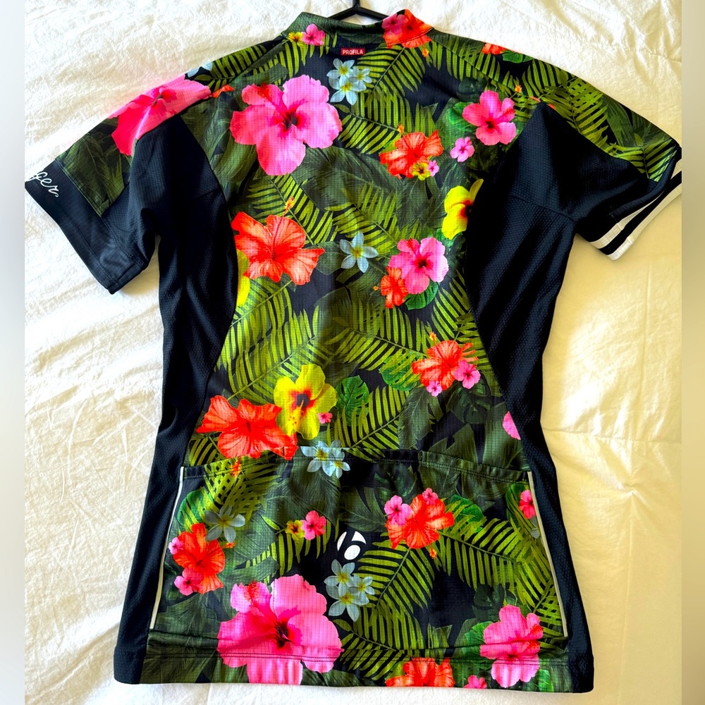 Chic cycling jersey | Never worn! 🌸🌺🌼